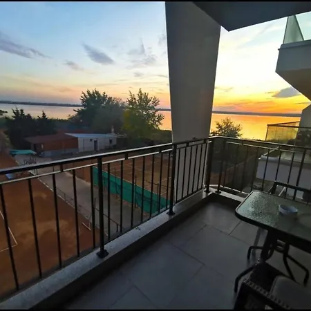 Tennis And Lake View Velier Apartmán *